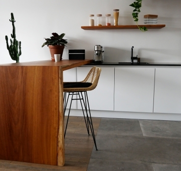 IROKO FALL – Bar live edge